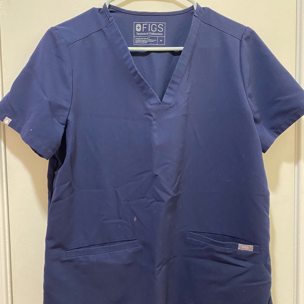 Medium Figs Casma navy scrub top